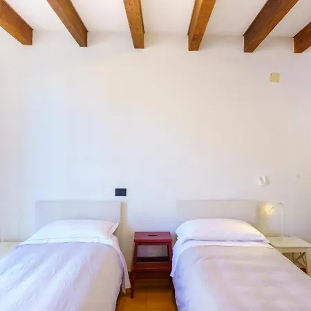 Giardi Apartment