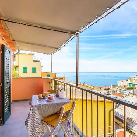 Giardi Apartment